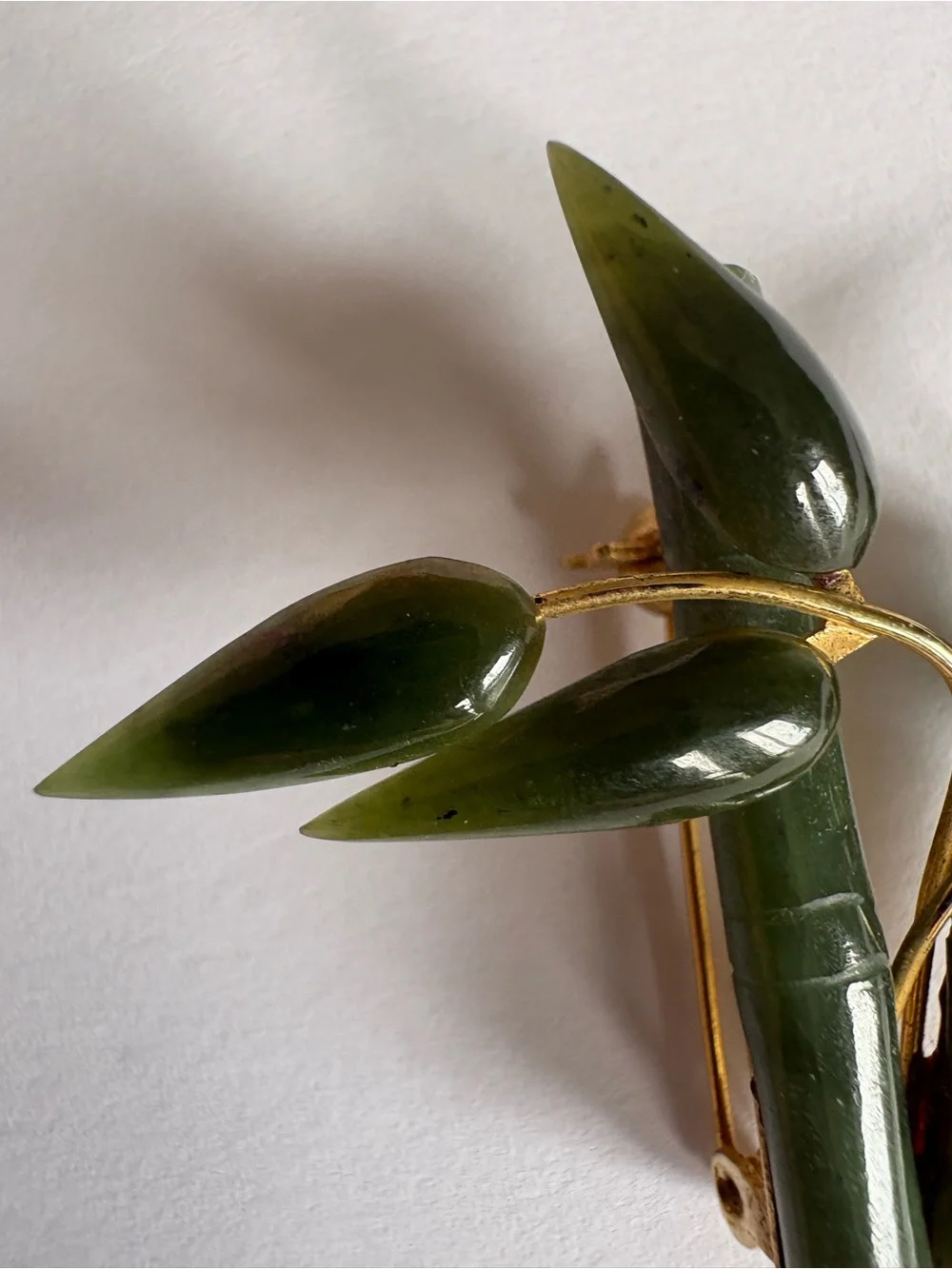 VNTG‎ Jadite Carved Bamboo Branch Leaf Gold Tone Brooch Contemporary Minimalist